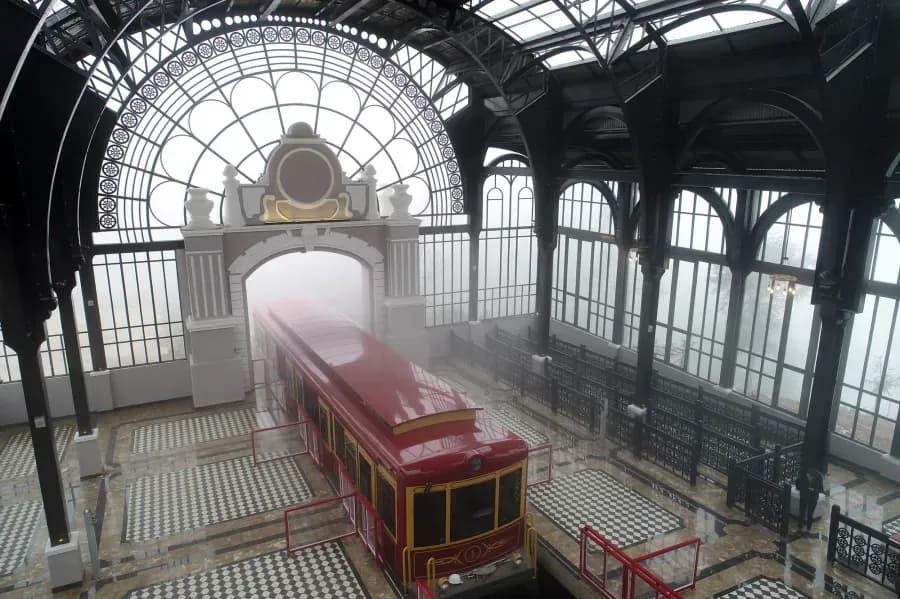 MUONG HOA MOUNTAIN TRAIN IN SA PA
