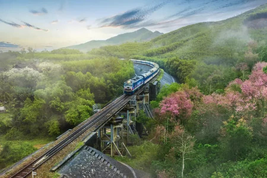 TRAN QUY CAP TRAIN STREET IN DA LAT