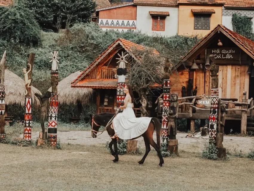 Bareback Horse Racing in Dalat - Adventure with the Wind of the Highlands