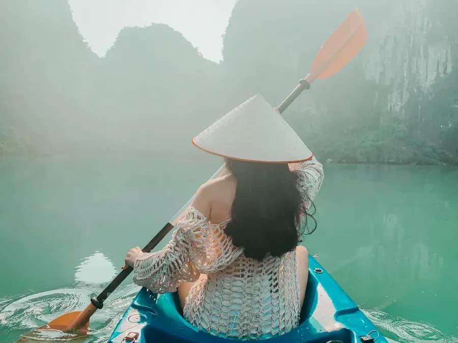 Kayaking Tu San Gorge