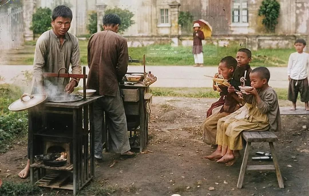Pho stall in Hanoi in the 20th century
