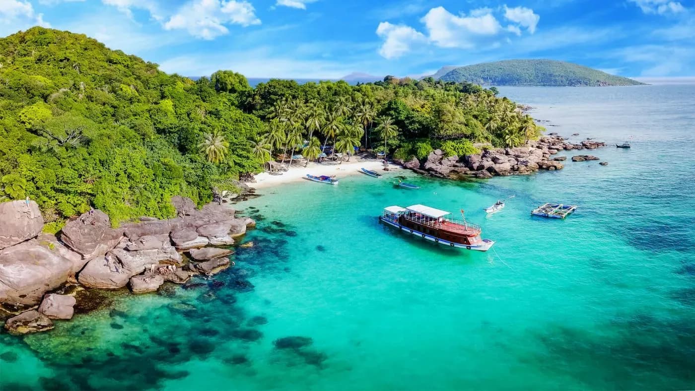 Hon Mong Tay Phu Quoc taken from above