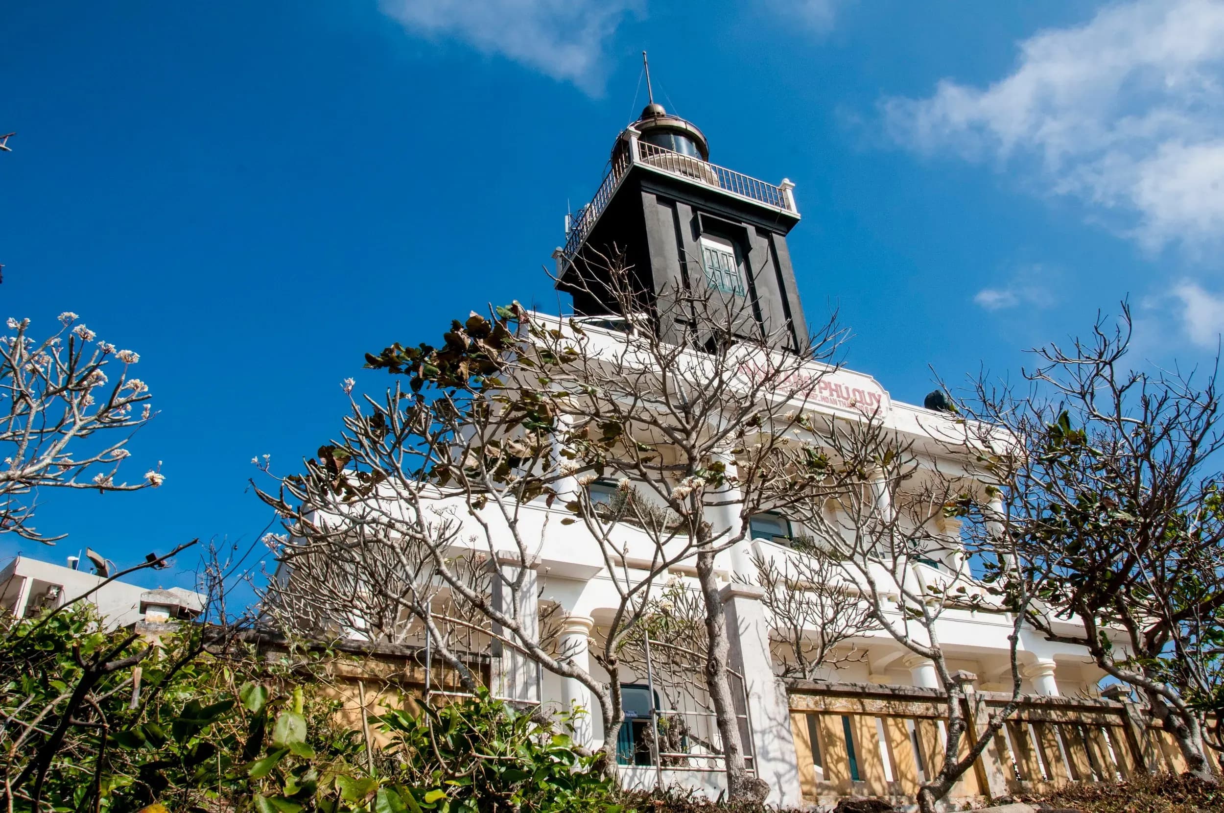 Phu Quy Lighthouse is located at an altitude of 108m on Cam Mountain.