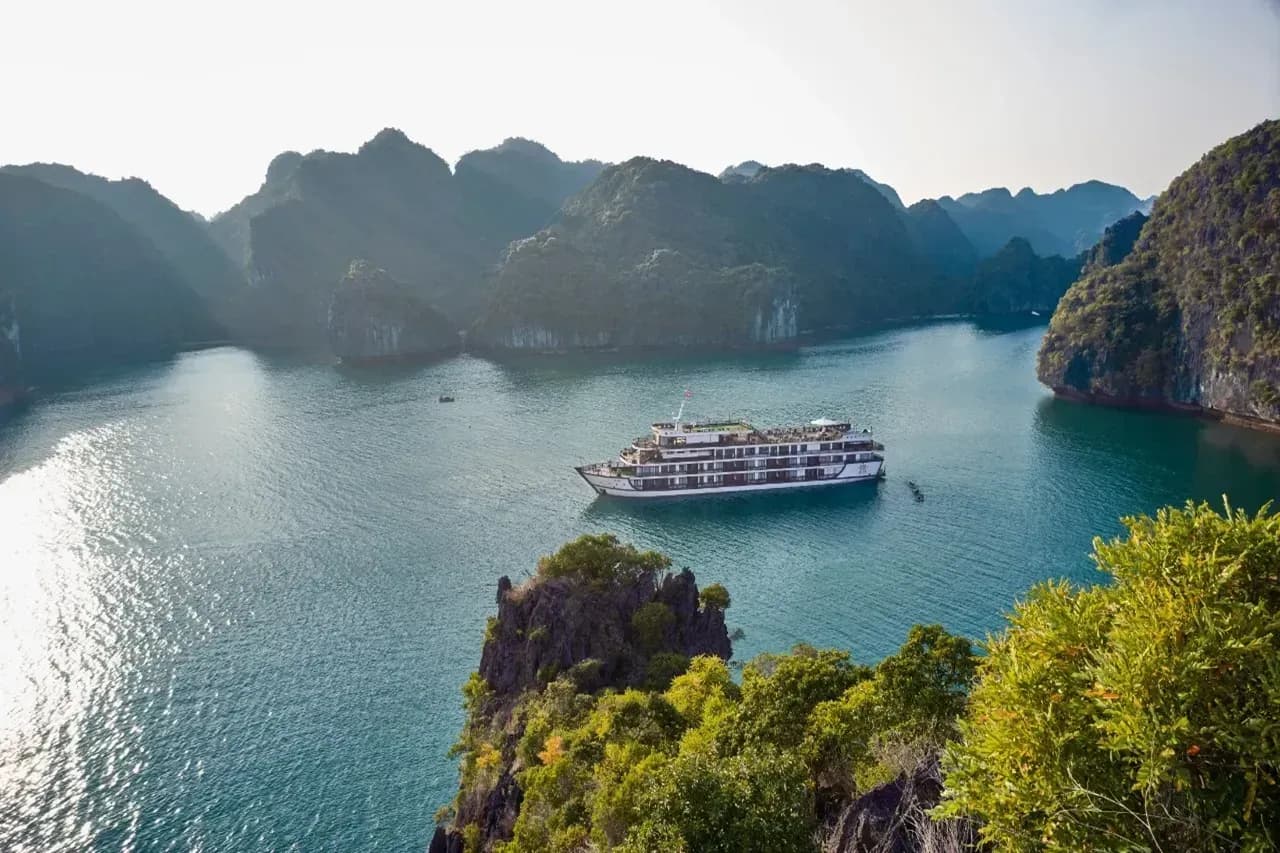 Rita Cruise amidst the majestic scenery of Ha Long Bay