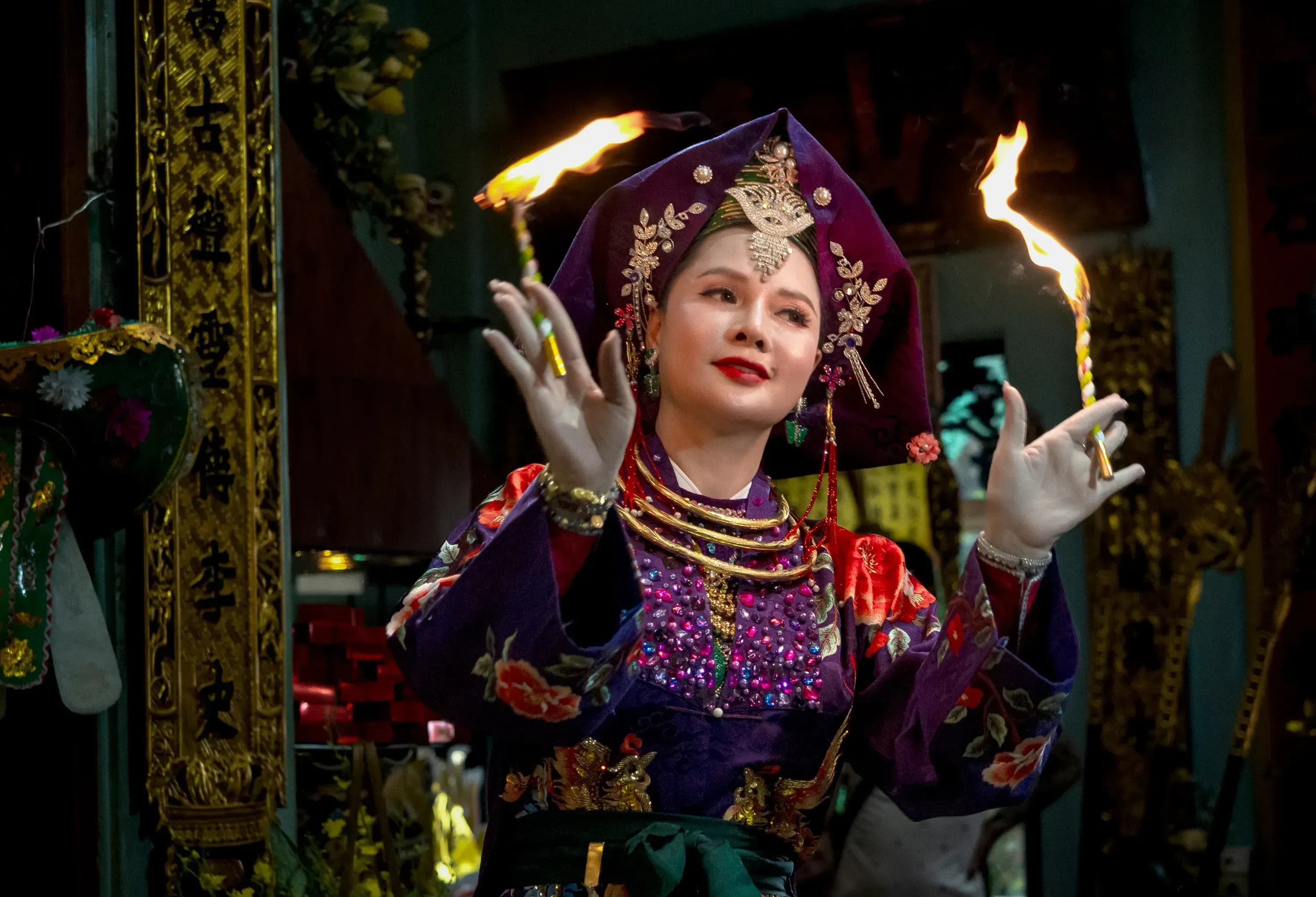 Đạo Mẫu mother-worship performance