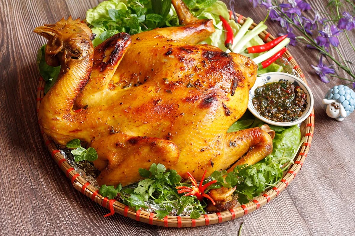 Grilled chicken from the Northwest - a famous specialty dish of the Northwest mountainous region of Vietnam