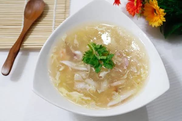 Découvrez les soupes froides nutritives pour les chaudes journées d'été avec iGuide.ai