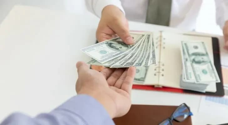 What is the basis for liability for compensation for damages outside of the contract according to Vietnamese regulations in 2024?