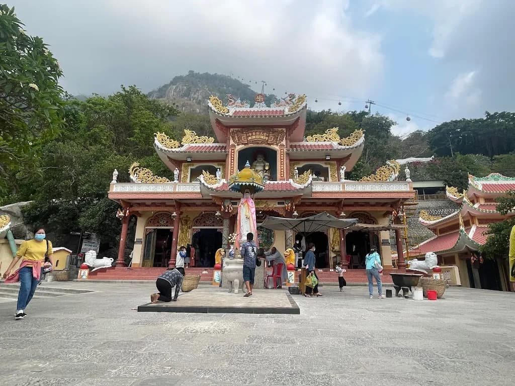 Cáp treo núi Bà Đen
