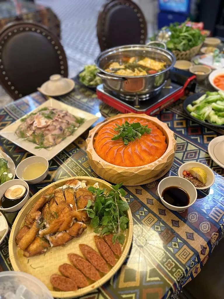 Chợ Tình Quán - 63D Fansipan, Sapa