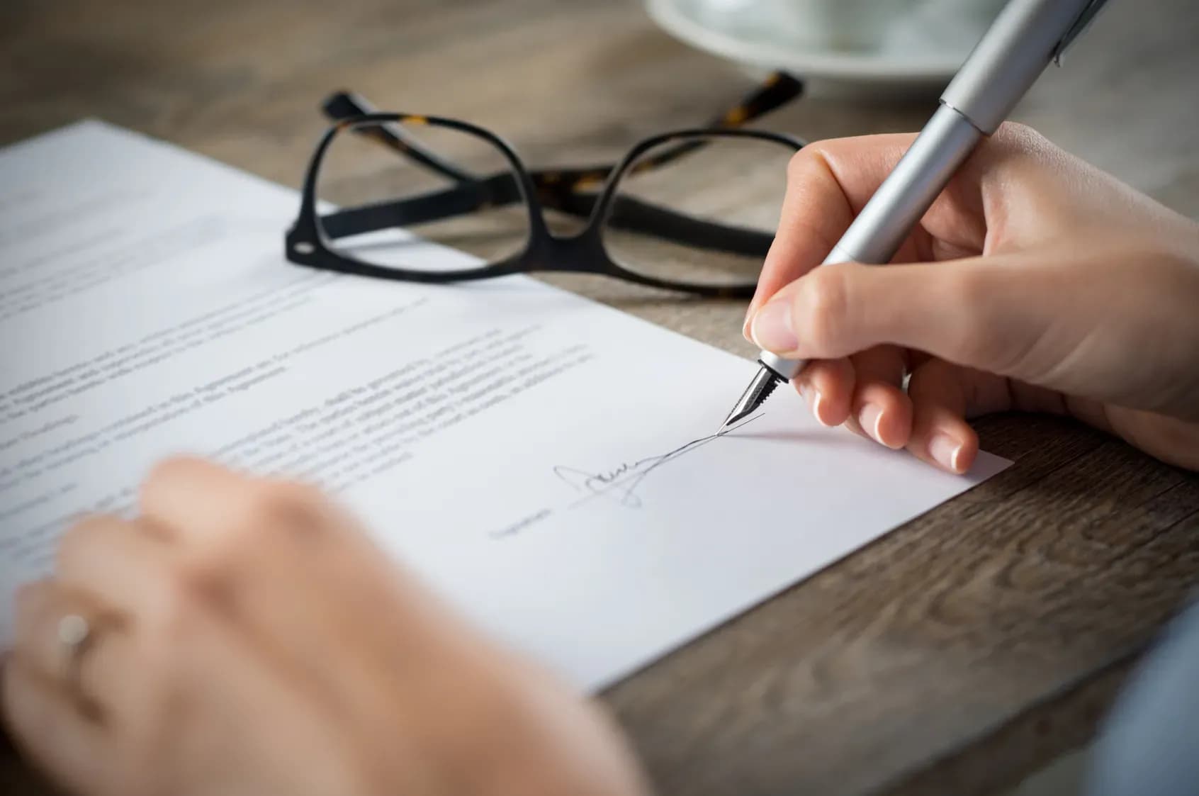 What is a commercial contract? Basic principles in commercial activities 2