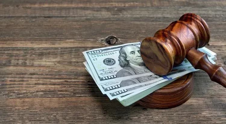 How are court fees applied in civil cases on consumer rights protection?