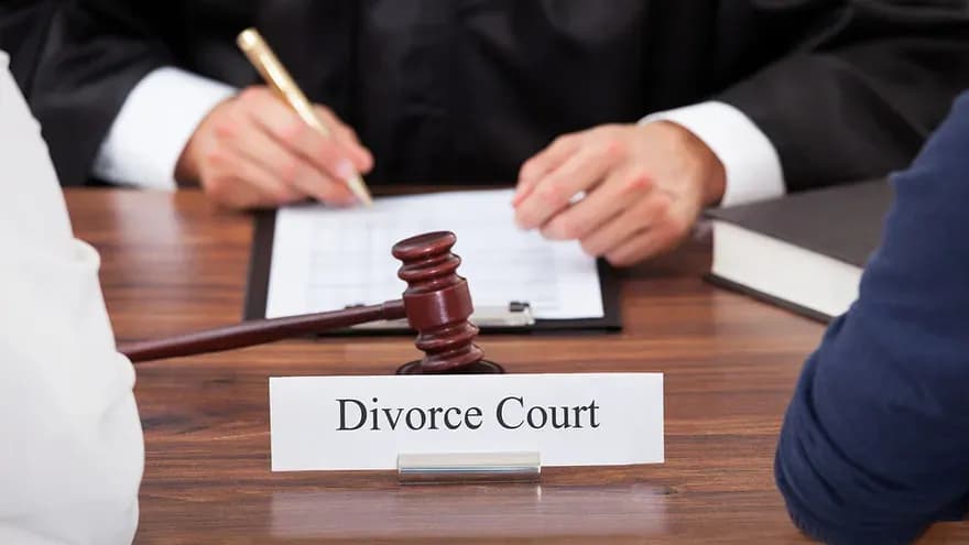 Foreigners should know: Documents required to resolve divorce disputes in Vietnam 1