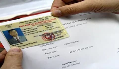 What are the conditions for converting a foreign driver's license to a Vietnamese driver's license?