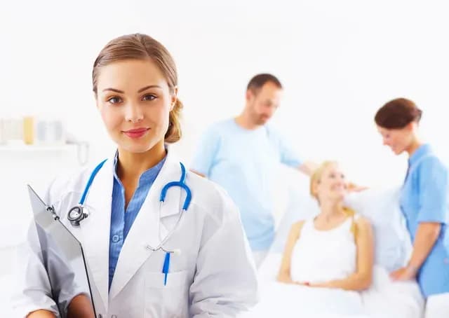 What are the requirements for a general practitioner to be licensed to practice in Vietnam?