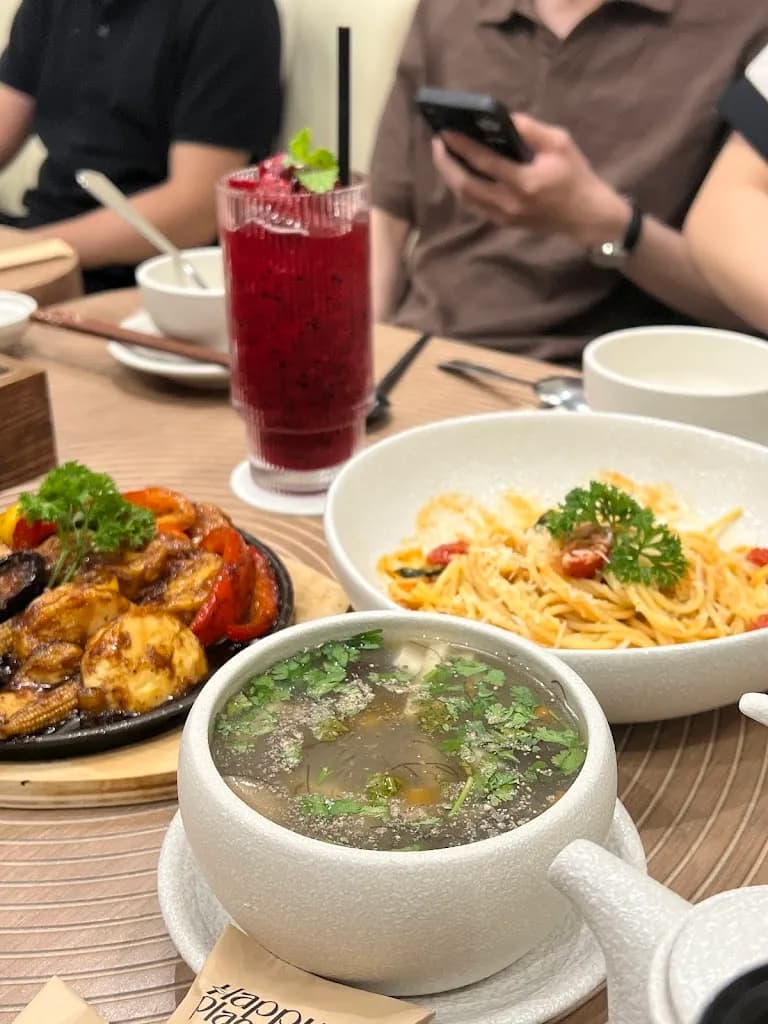 HAPPY PLACE - Ẩm Thực Chay Và Trà Đài Loan | Nhà Hàng Chay Quận 1