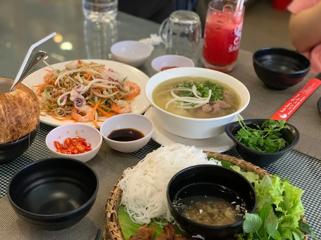 Huyền Hương Cơm Bắc, Cơm Niêu Restaurant 후엔흐엉 북부밥 및 나짱 뚝배기밥