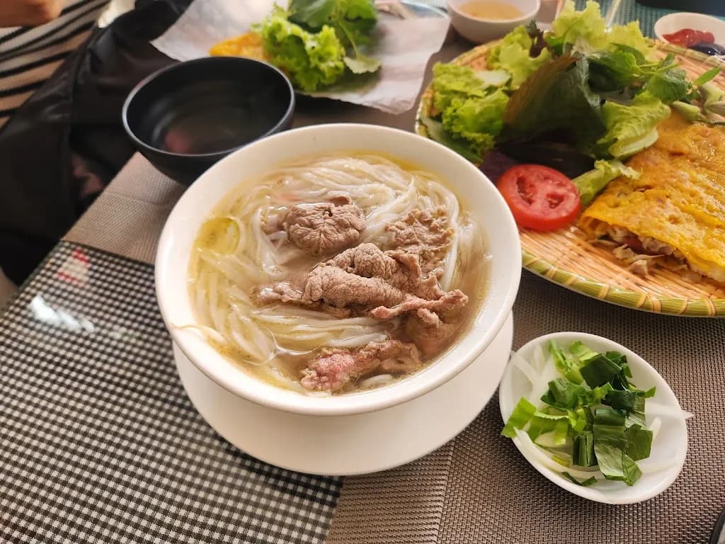 Huyền Hương Cơm Bắc, Cơm Niêu Restaurant 후엔흐엉 북부밥 및 나짱 뚝배기밥