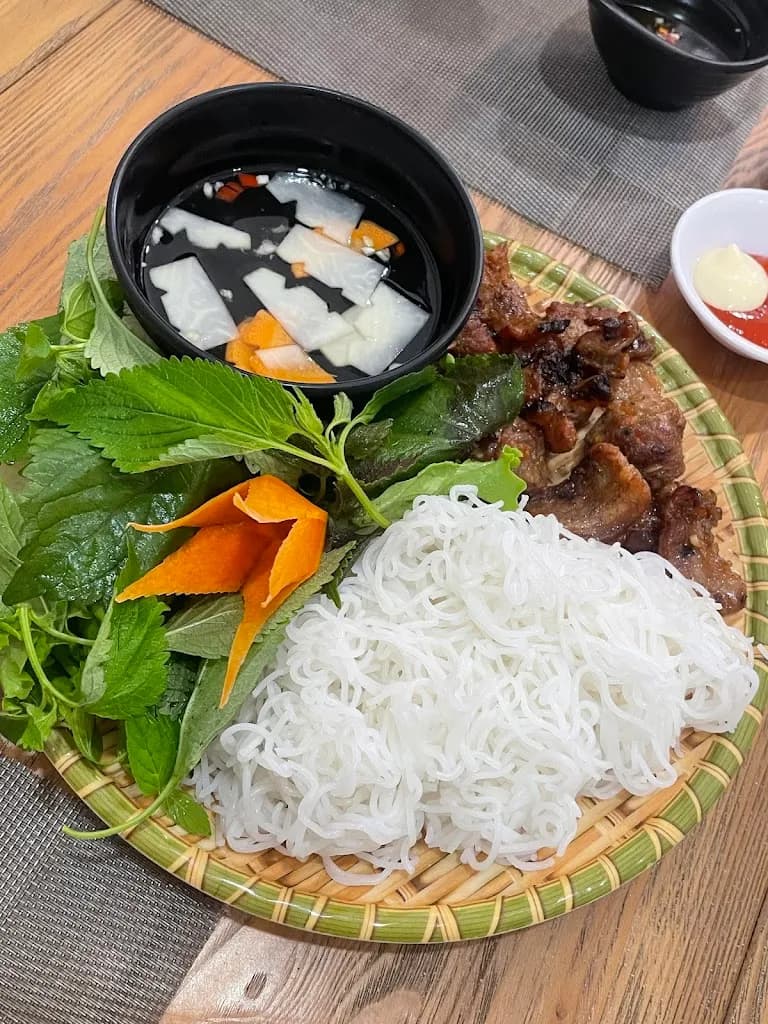 Huyền Hương Cơm Bắc, Cơm Niêu Restaurant 후엔흐엉 북부밥 및 나짱 뚝배기밥