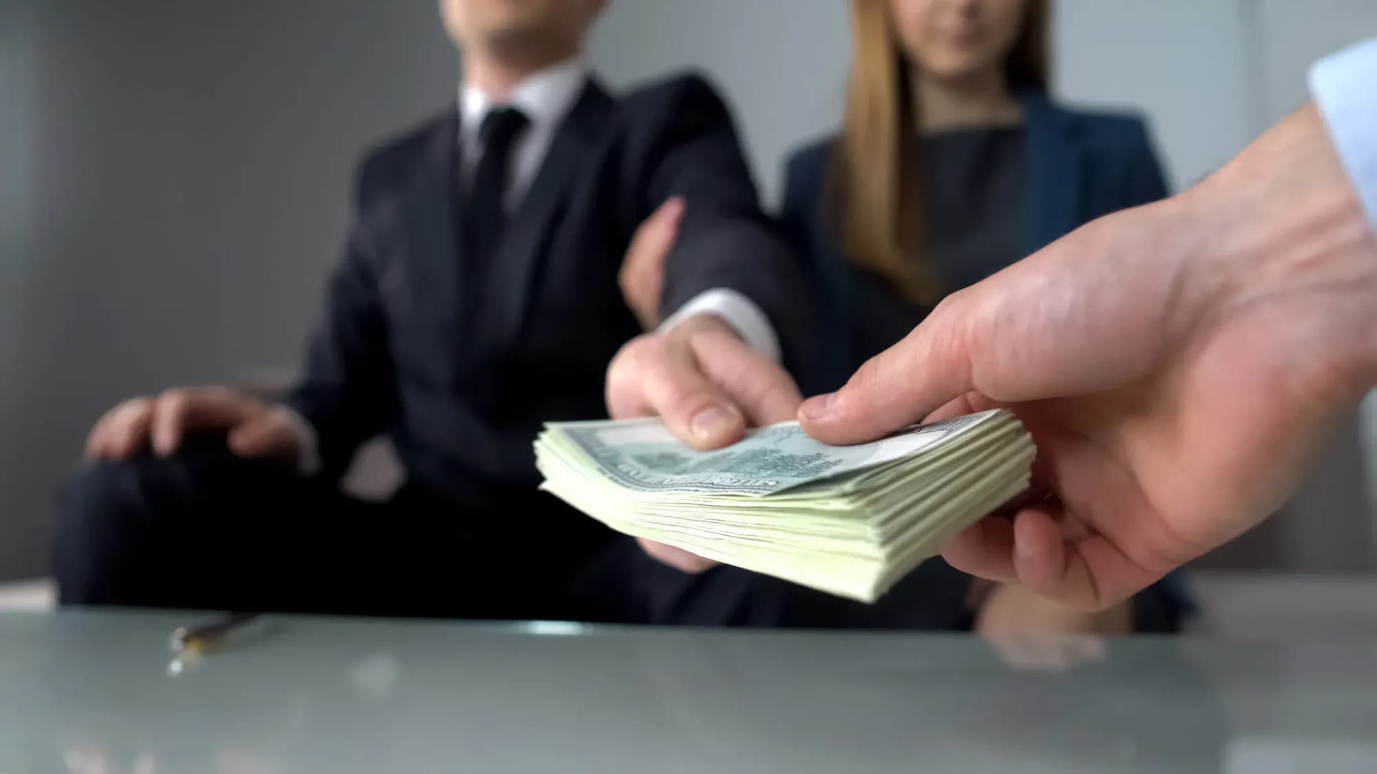 What is the difference between inheritance under Vietnamese law and inheritance under a will? 2