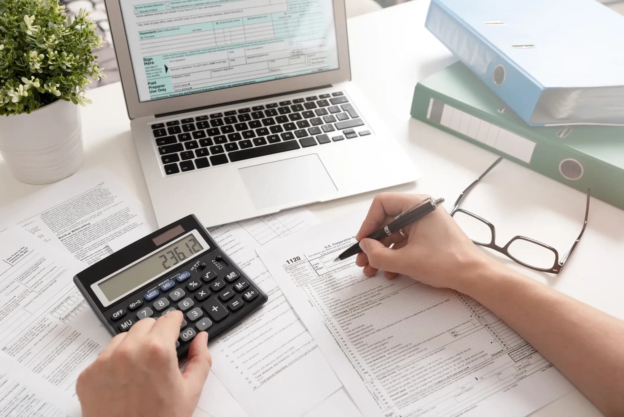How to calculate personal income tax for foreigners who are individuals residing in Vietnam