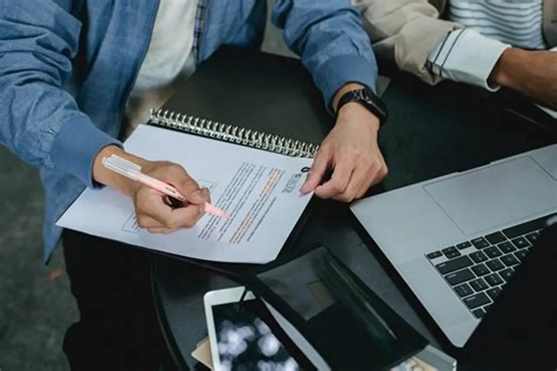 What documents are included in the technology transfer approval file for individuals?