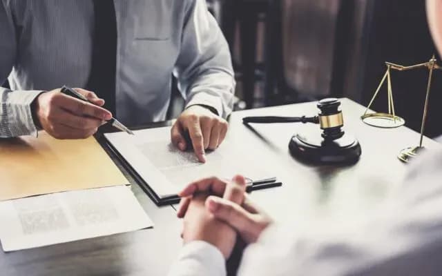 The role of lawyers in resolving commercial disputes for clients
