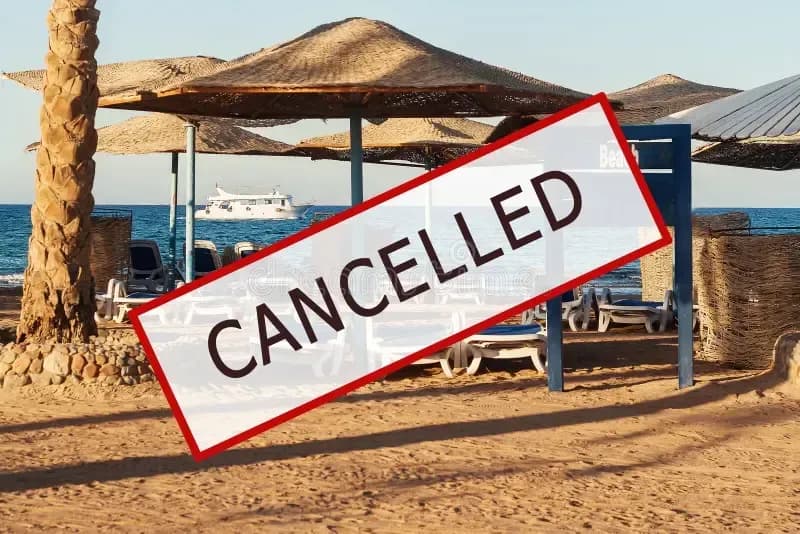 Will a tourism business be suspended if it fails to notify or provide instructions to tourists in an emergency?