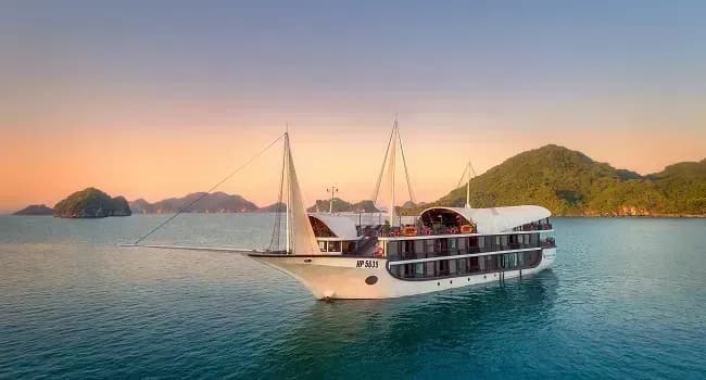  Sena Cruise at sunset.