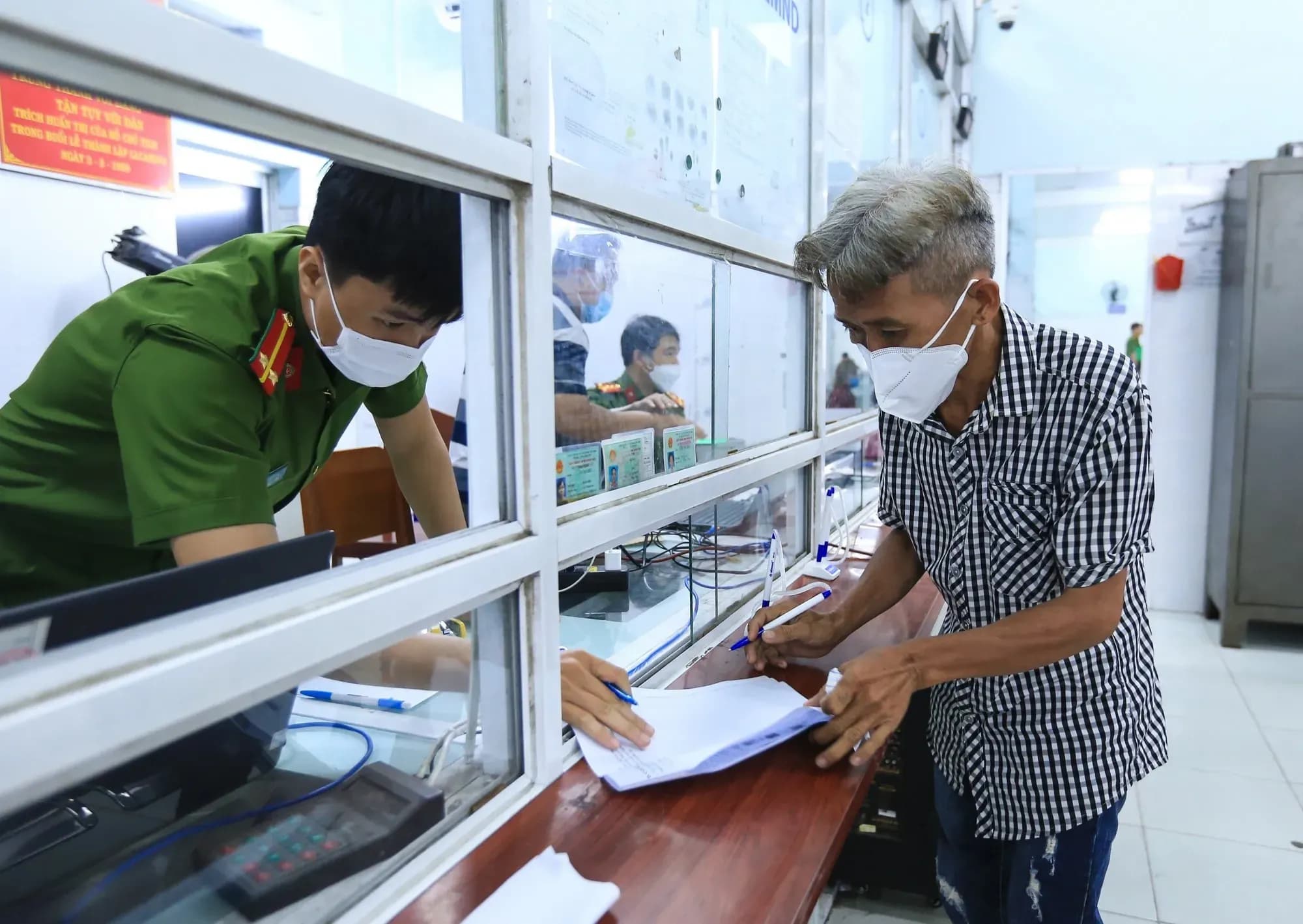Learn about regulations on temporary residence declaration for foreigners in Vietnam