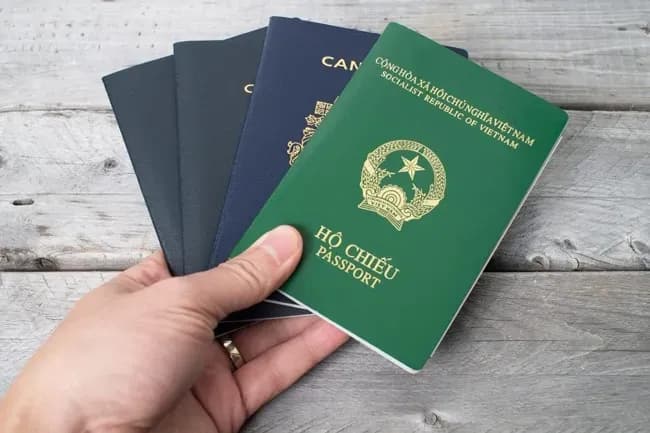 Can Vietnamese citizens apply for a passport while abroad? 3