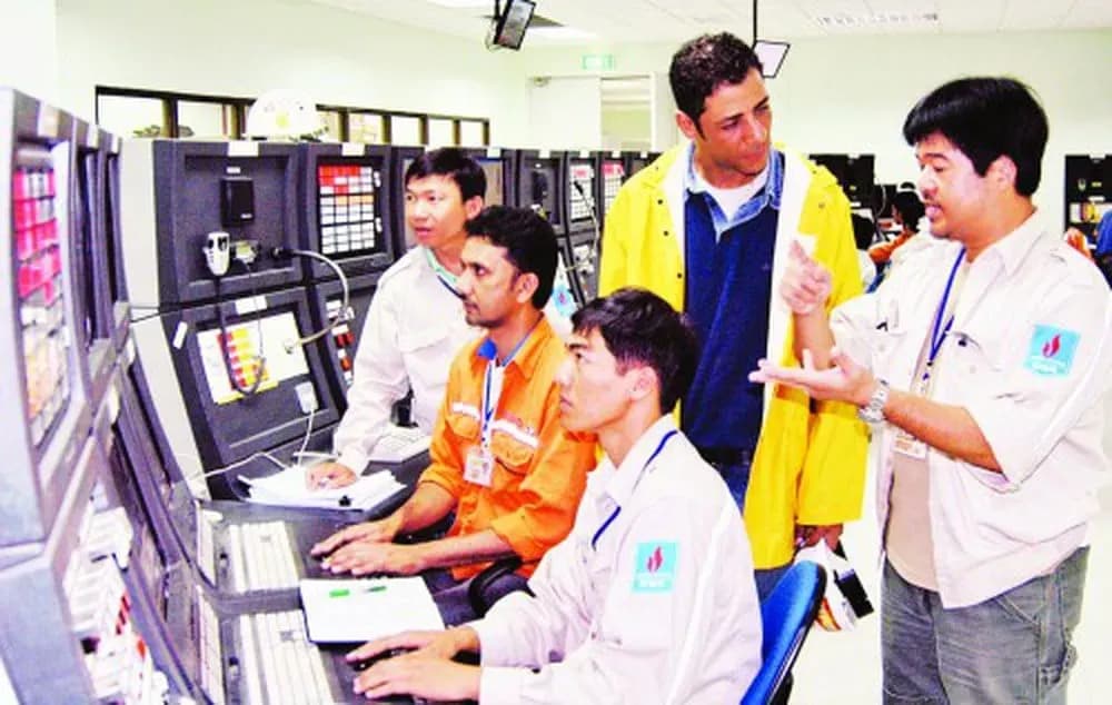 What are the procedures for applying for a work permit for foreign workers working in Vietnam? 4