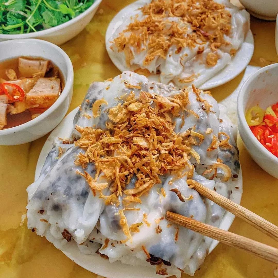 Hanoi rice rolls – soft rice rolls made from steamed rice flour, rolled with minced meat, wood ear mushrooms, crispy fried onions, served with sweet and sour fish sauce, cinnamon sausage and herbs