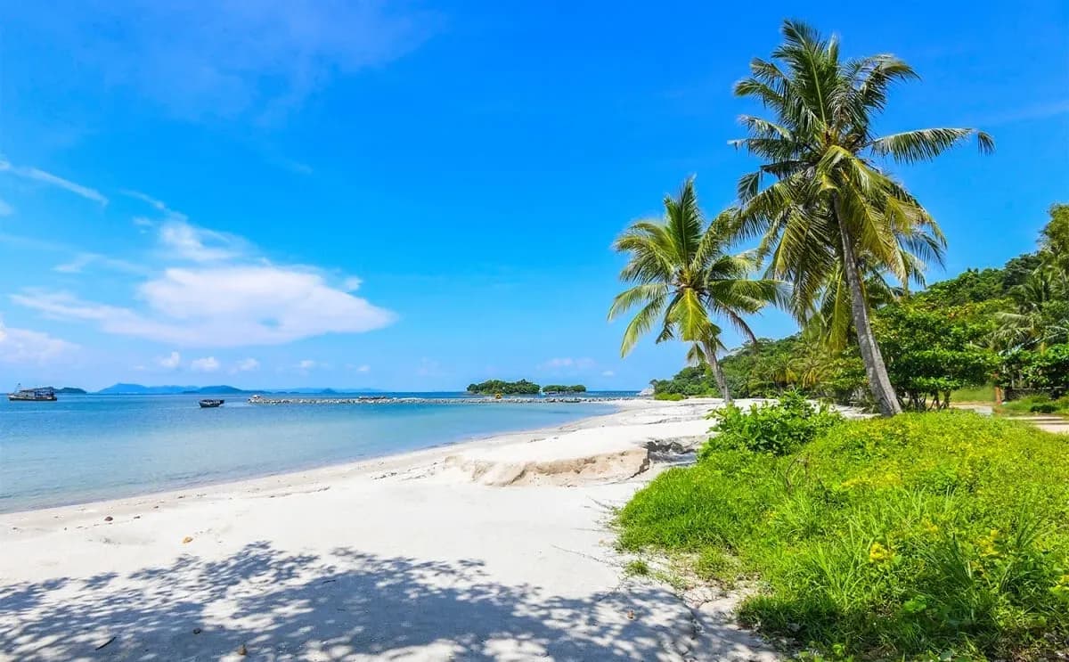 The clear blue sea with long golden sand beaches of Pirate Island