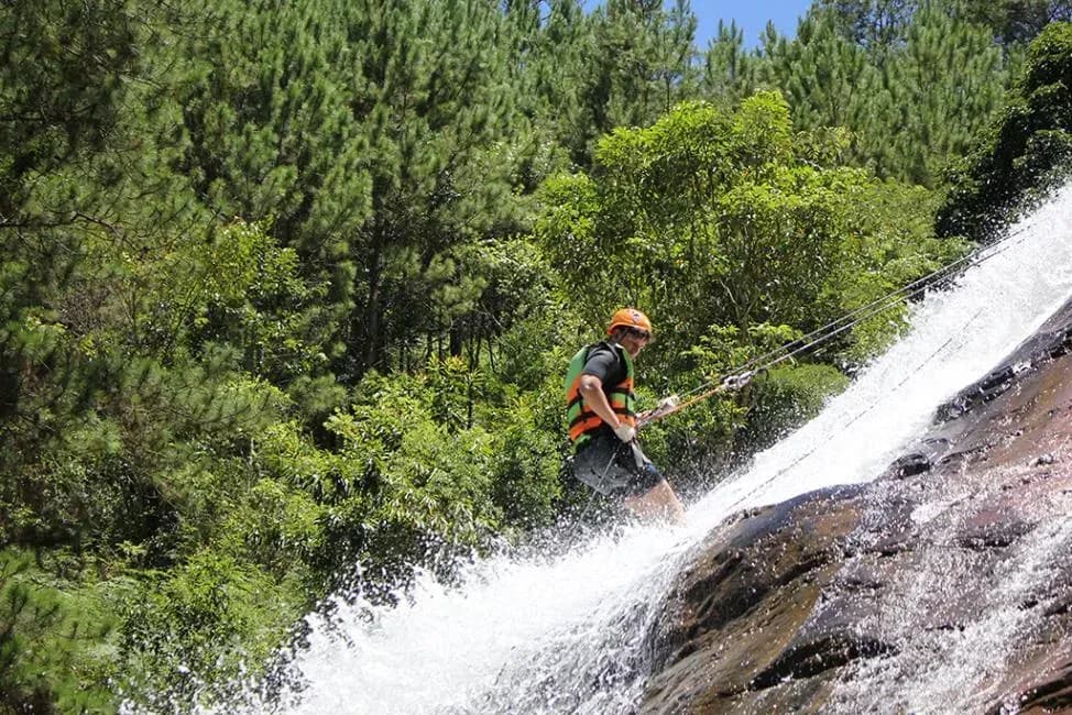 Traverser Datanla Cascade et trekking dans la forêt de Da Lat