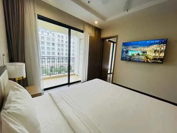 Family Room Hướng Bể Bơi VinHolidays Fiesta Phú Quốc