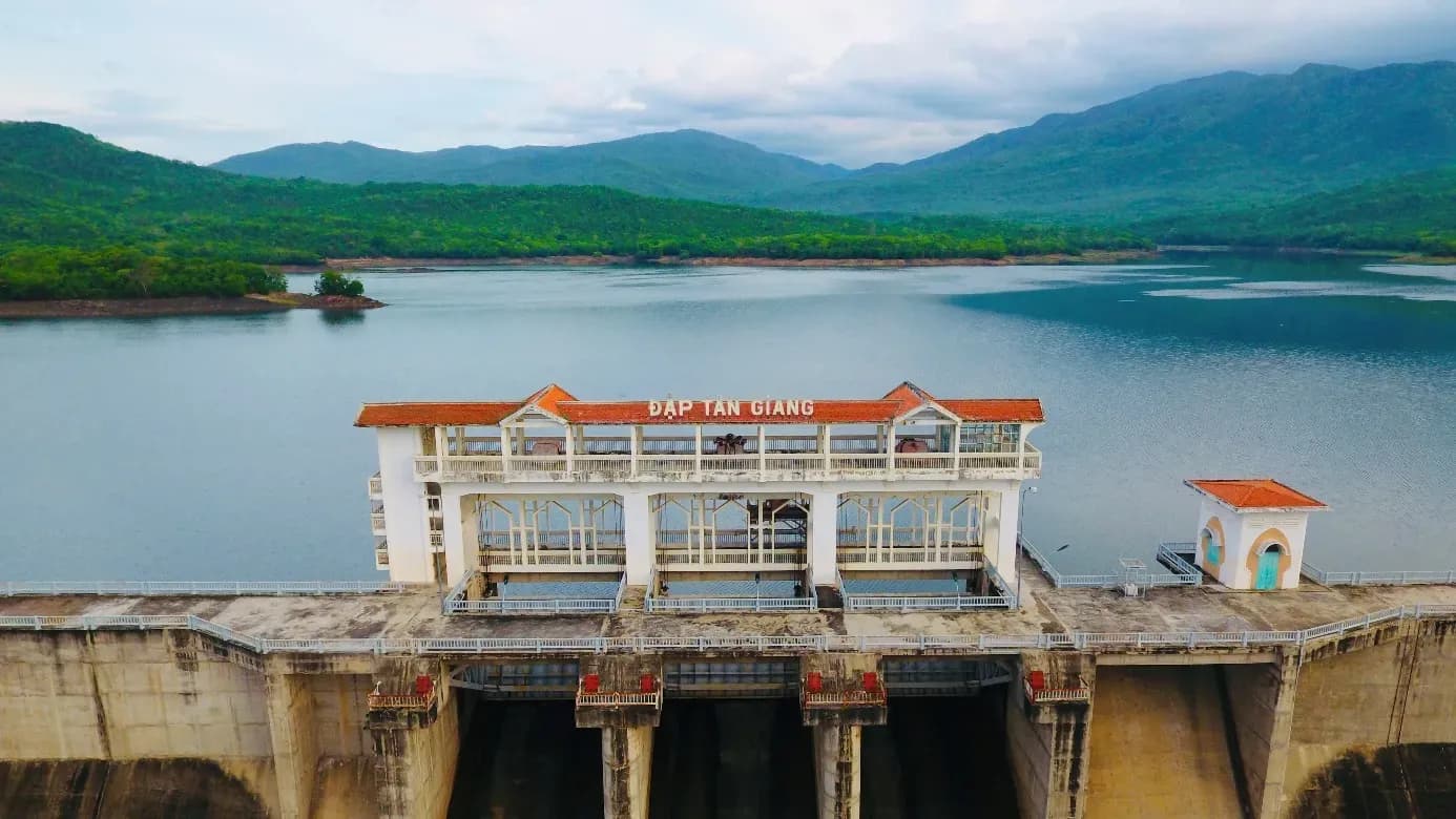 Tan Gian Dam Lake, Ninh Thuan - green tourist destination