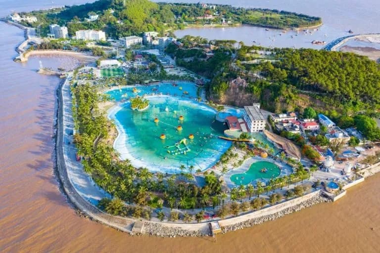 Aerial view of Hon Dau with clear beaches and modern resorts.