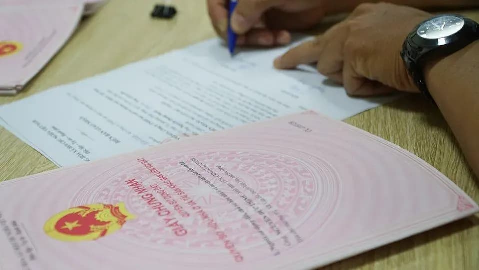 Procedures for applying for a red book for foreigners buying houses in Vietnam?