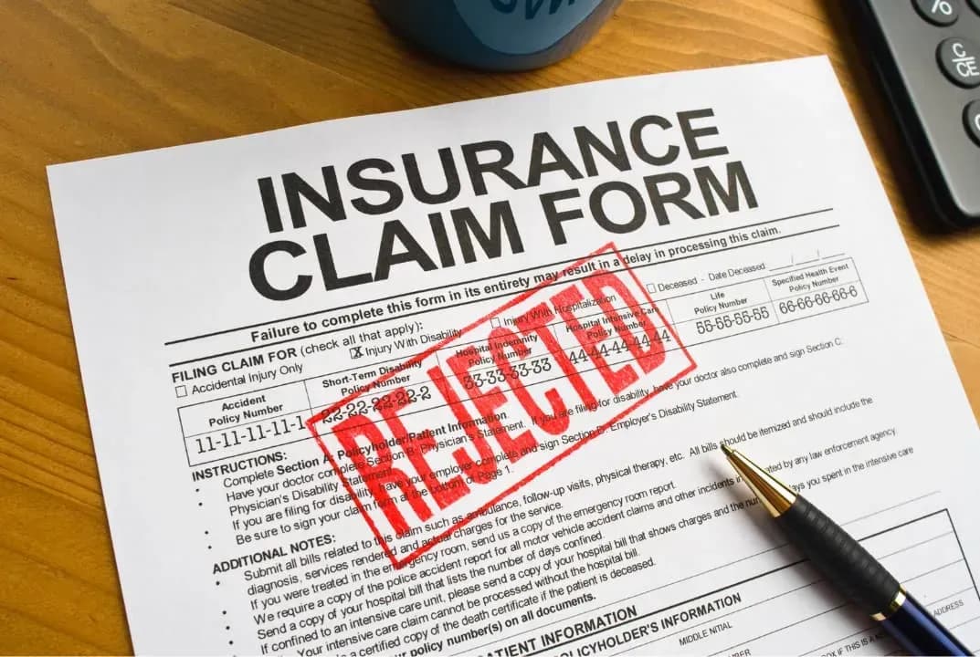 How are the scope and level of health insurance benefits for health insurance participants regulated?