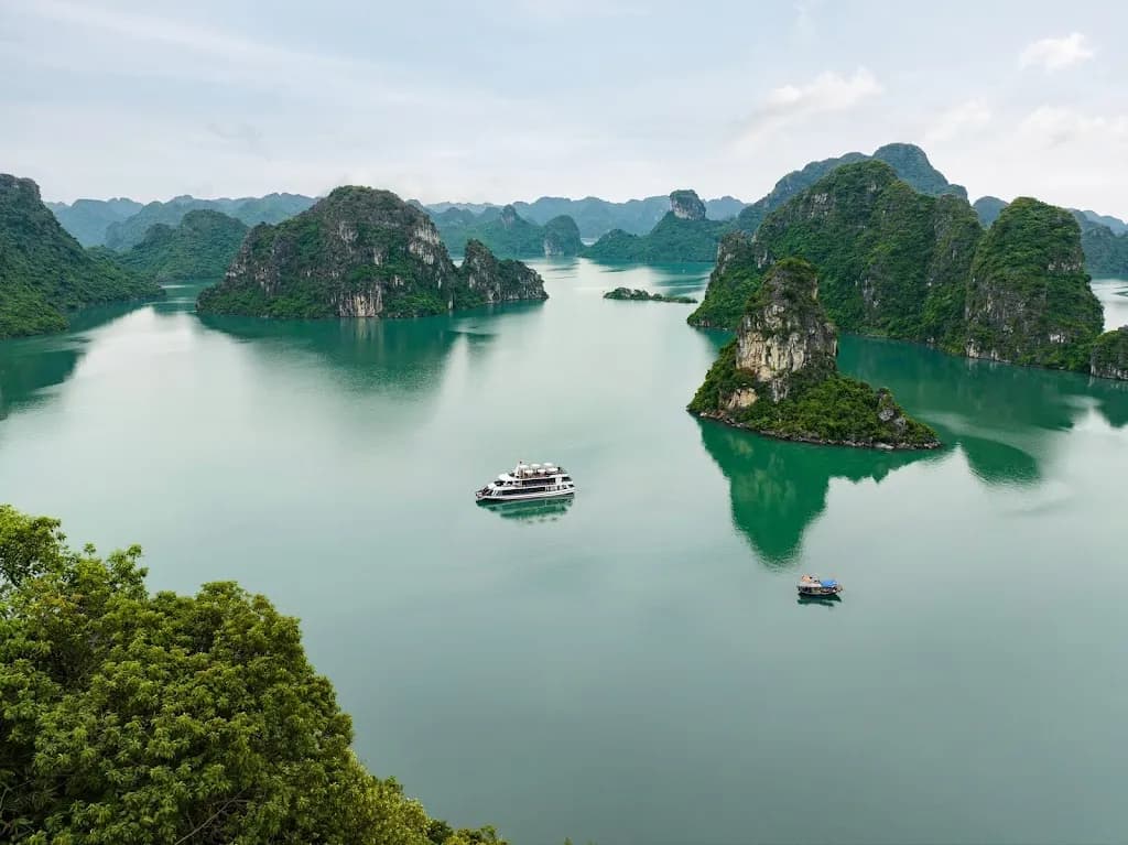 Pamela Cruise - Halong Bay