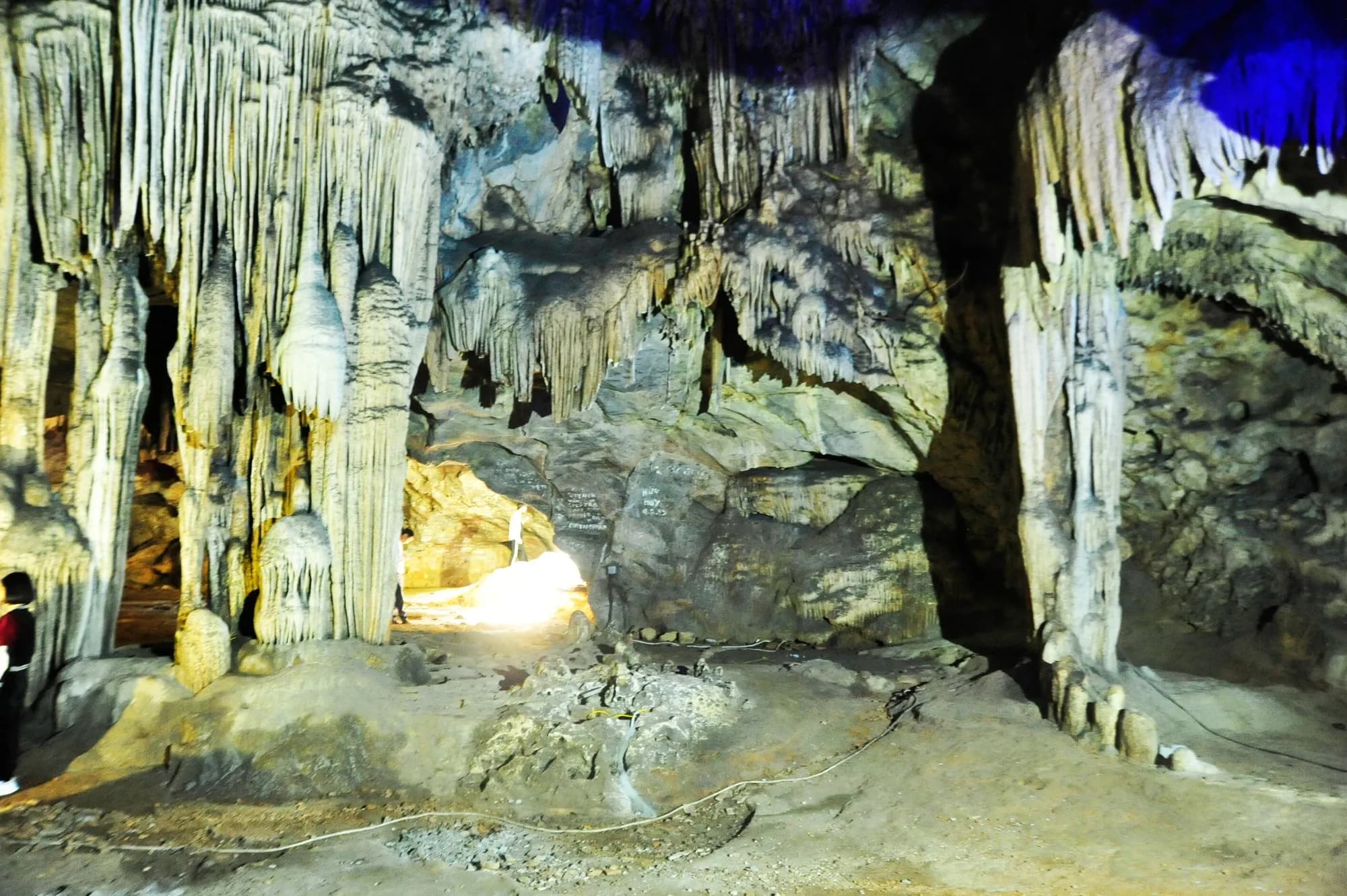 tu-thuc-hang-dong-bac-nhat-xu-thanh_Hang Từ Thức 3.jpg