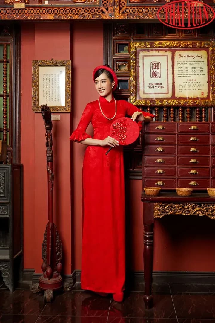 Červený hodváb ao dai