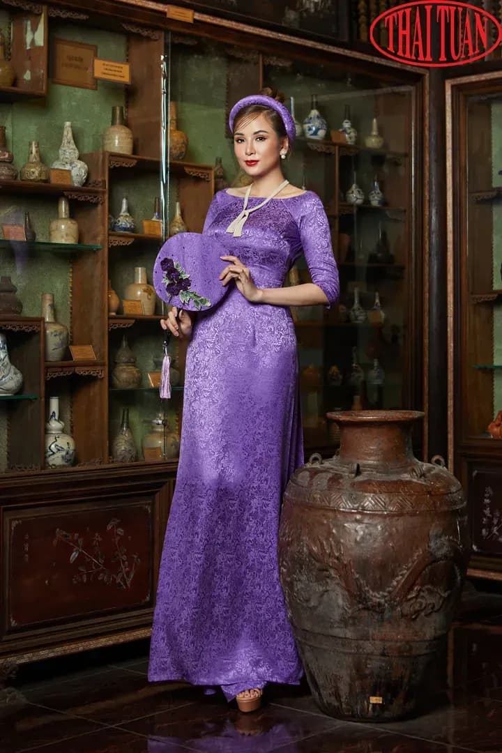 Fialový hodváb ao dai