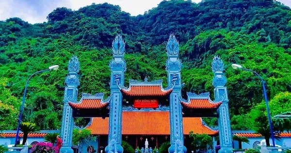 Dong Son Temple nestled amid majestic mountains is a renowned spiritual destination in Cao Phong.
