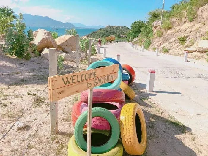 Turquoise waters at the welcoming gate to Sao Bien area.