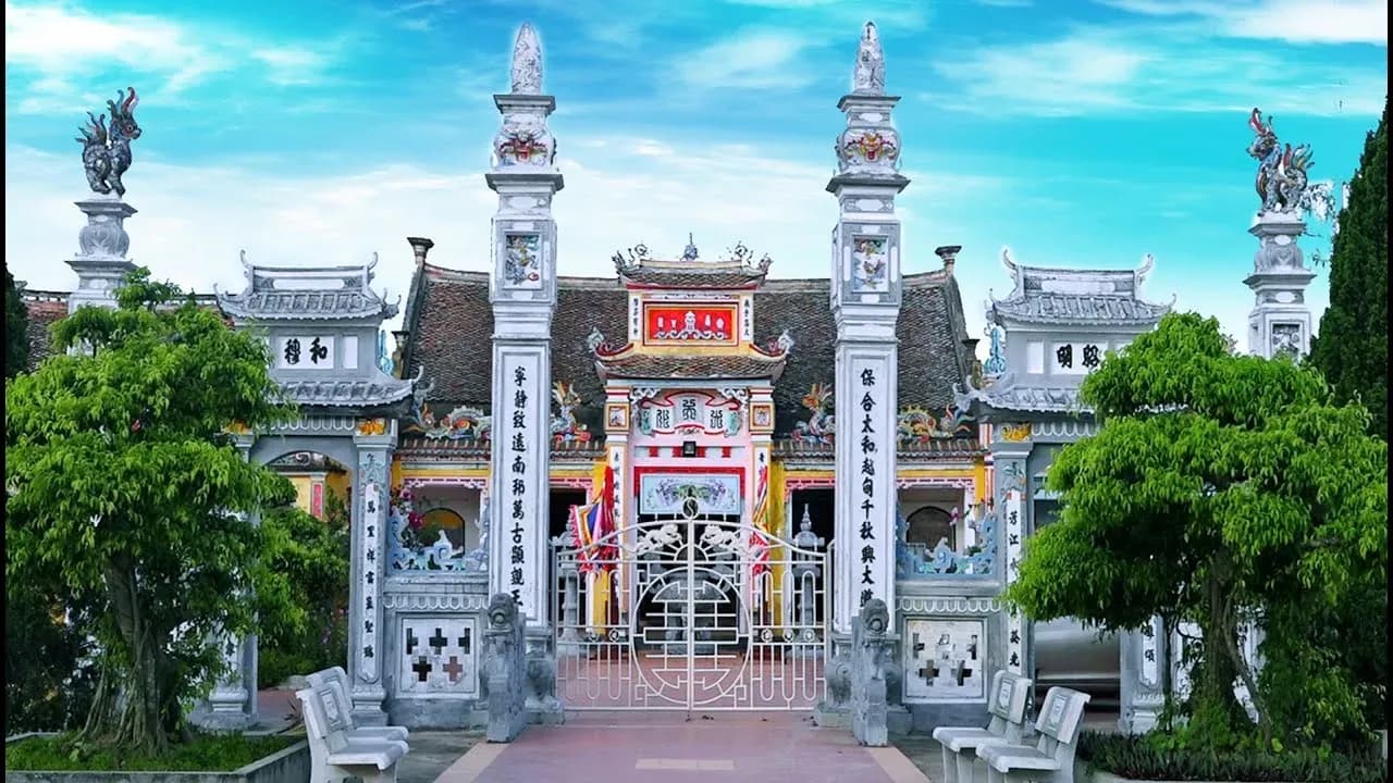 The gate of Bao Ninh Temple with ancient architecture and intricate decoration.