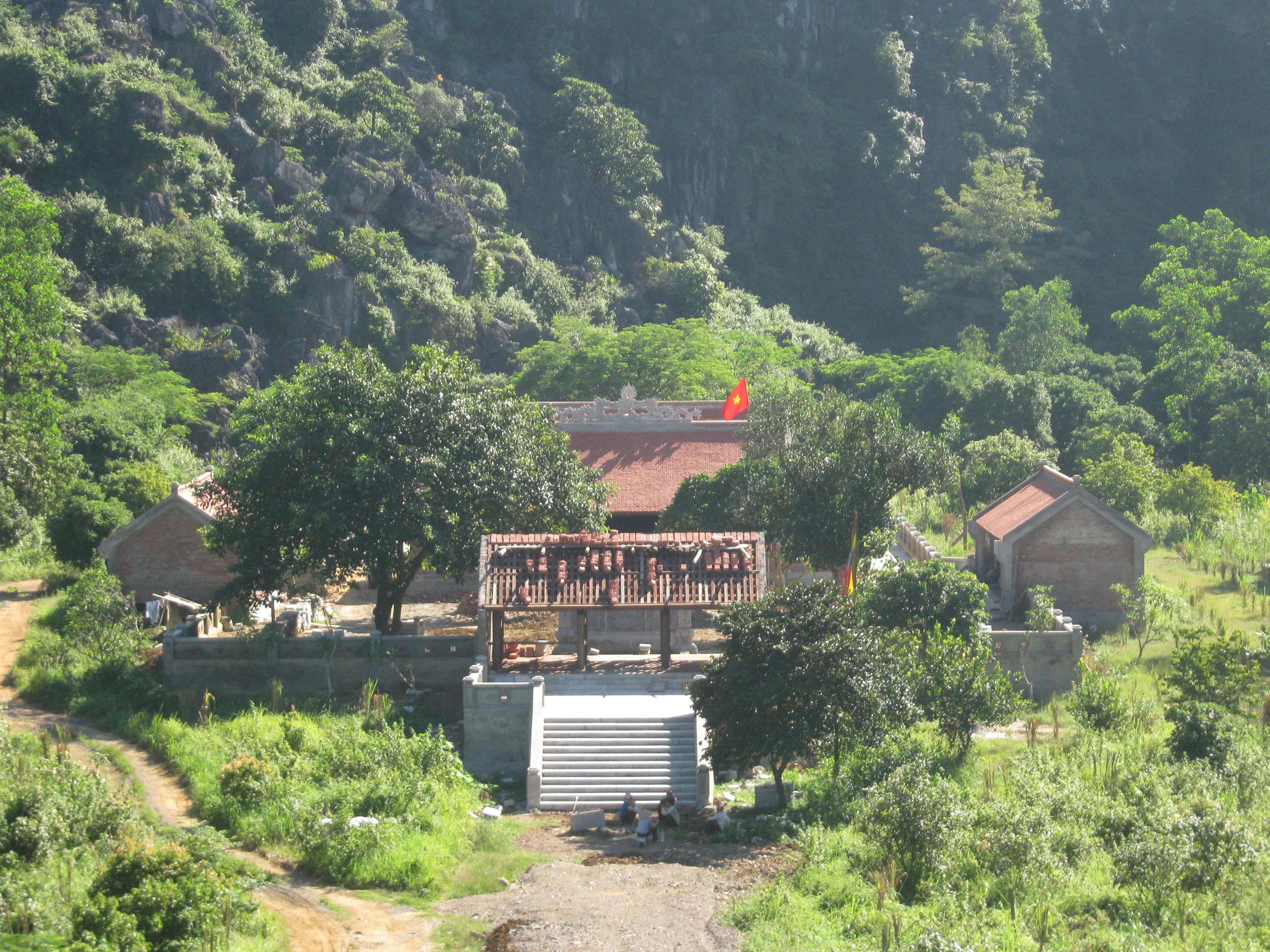 Dong-Hoa-Lu--Den-Thung-La---Diem-den-linh-thieng_Donghoalugv7.jpg