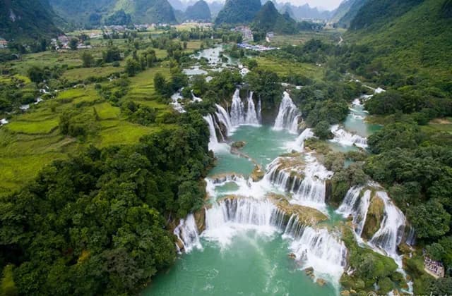 Enjoying-the-Ban-Gioc-and-Duc-Thien-waterfalls_Thac-ban-doc-4.jpg