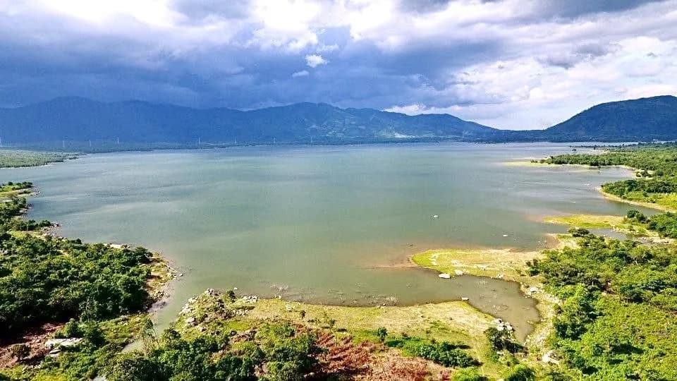 Gioi-thieu-chung_Sông Sắt Biển Hồ ở Ninh Thuận 1.jpg